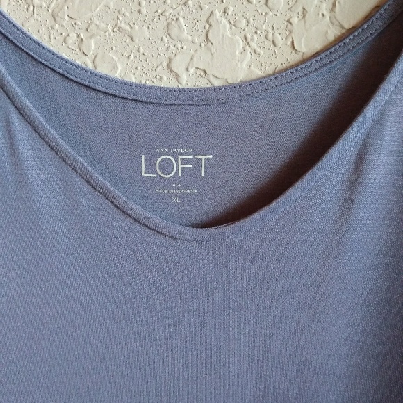 ANN TAYLOR LOFT SLEEVESS WITH PLEATED HEM TOP - Picture 2 of 6